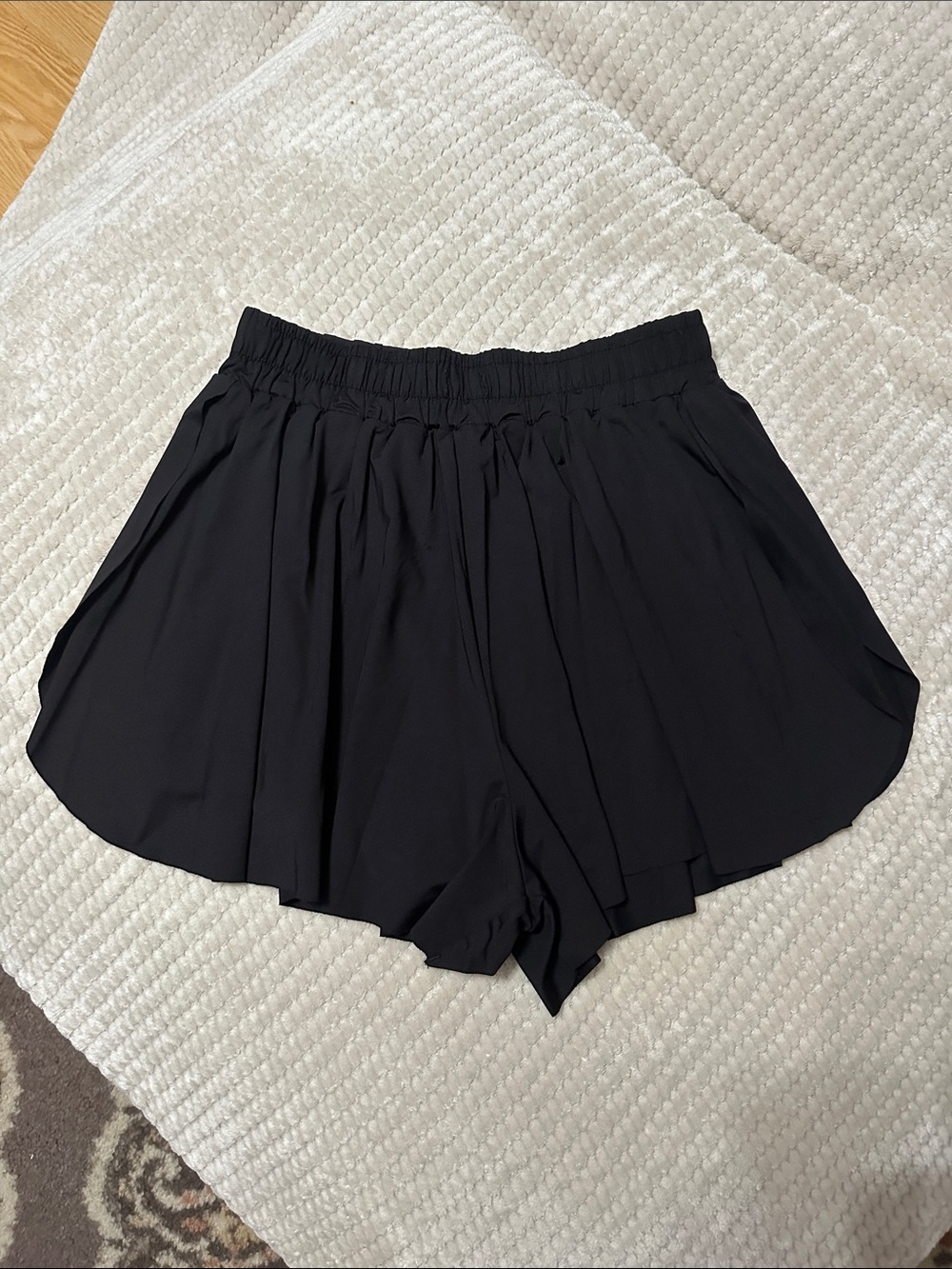 Love Tree Black Elastic-Waist Flow Skort Shorts size medium